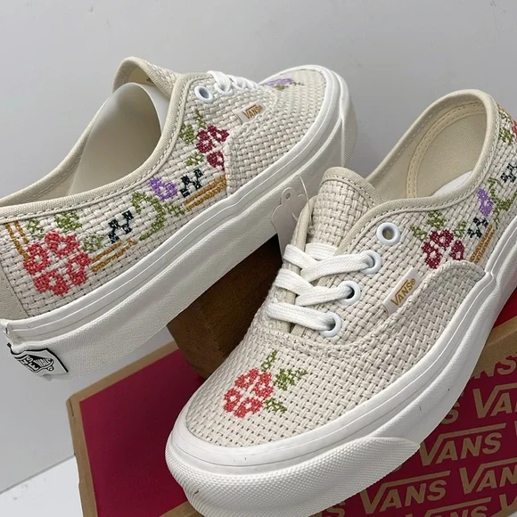 Vans WMNS Cream Floral Sneakers Authentic 44 D
Stitched Together Classic - Picture 10 of 16